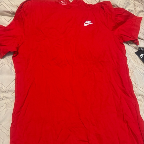 Men’s Nike T-Shirt - Picture 2 of 3